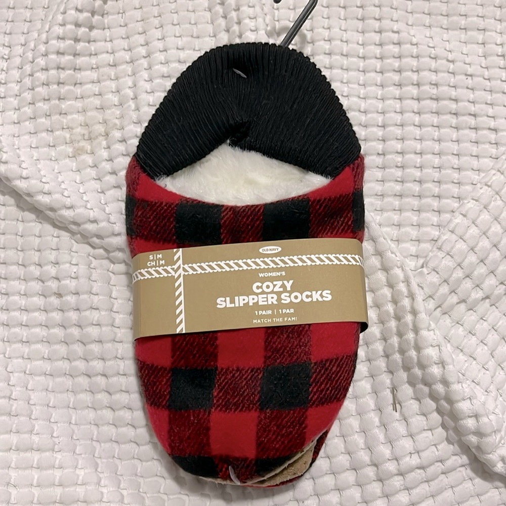NIP- Old Navy- S/M & L/XL. cozy grip slippers